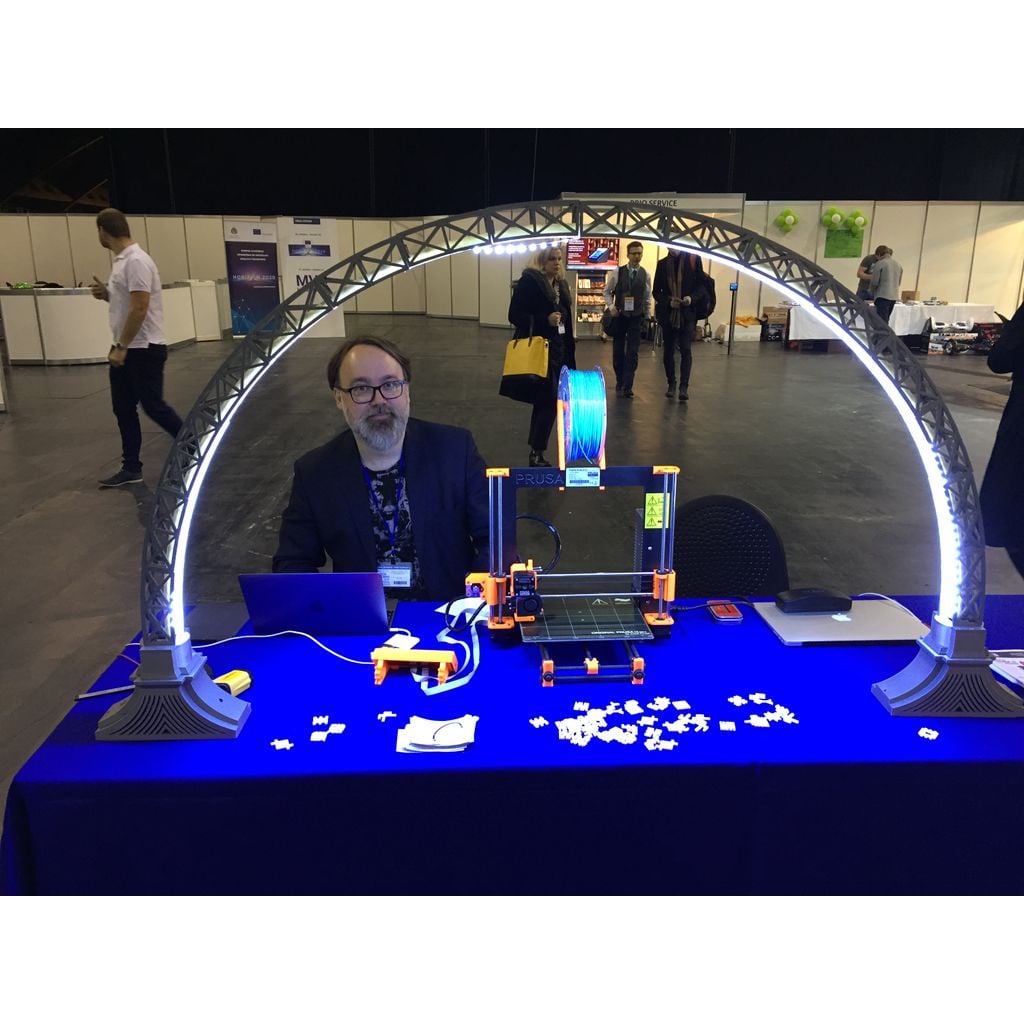Arco estrutural impresso em 3D para luminária decorativa