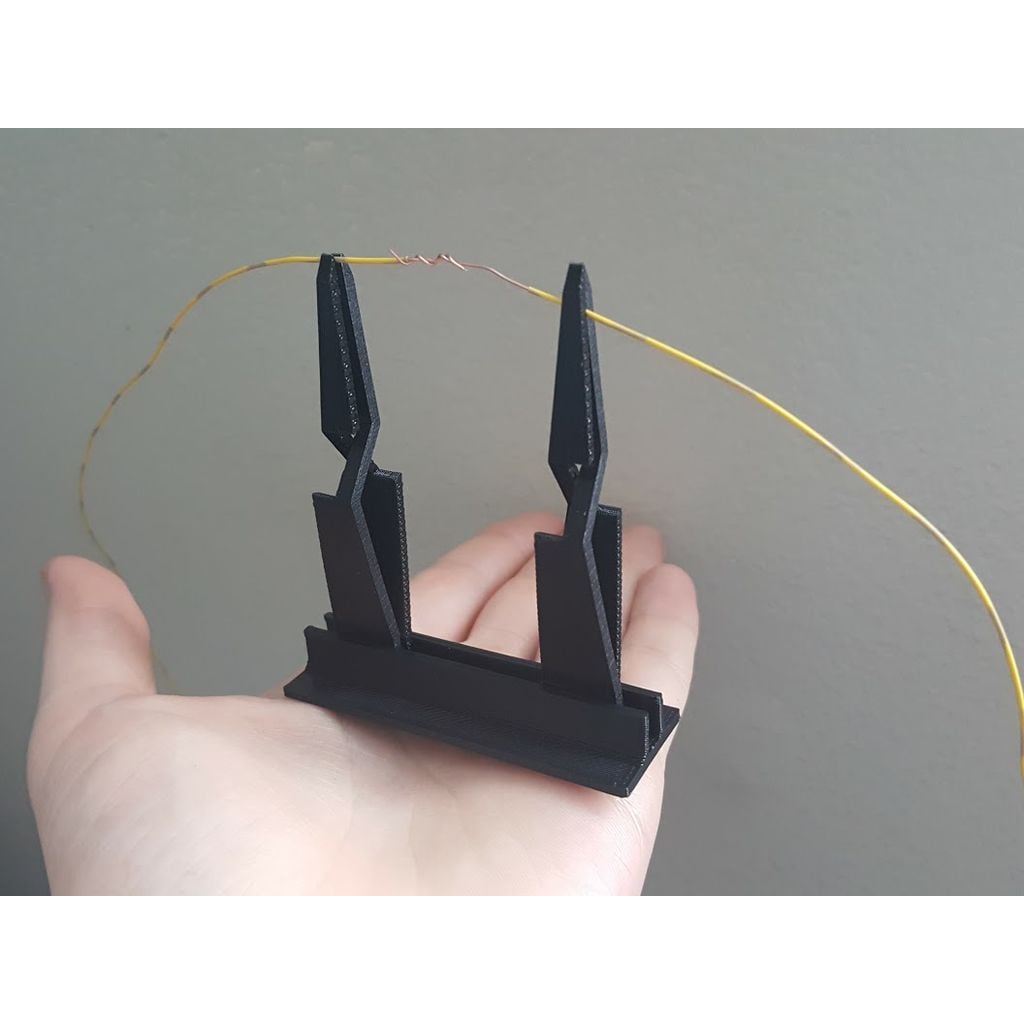 Suporte de pinça de solda impresso em PLA
