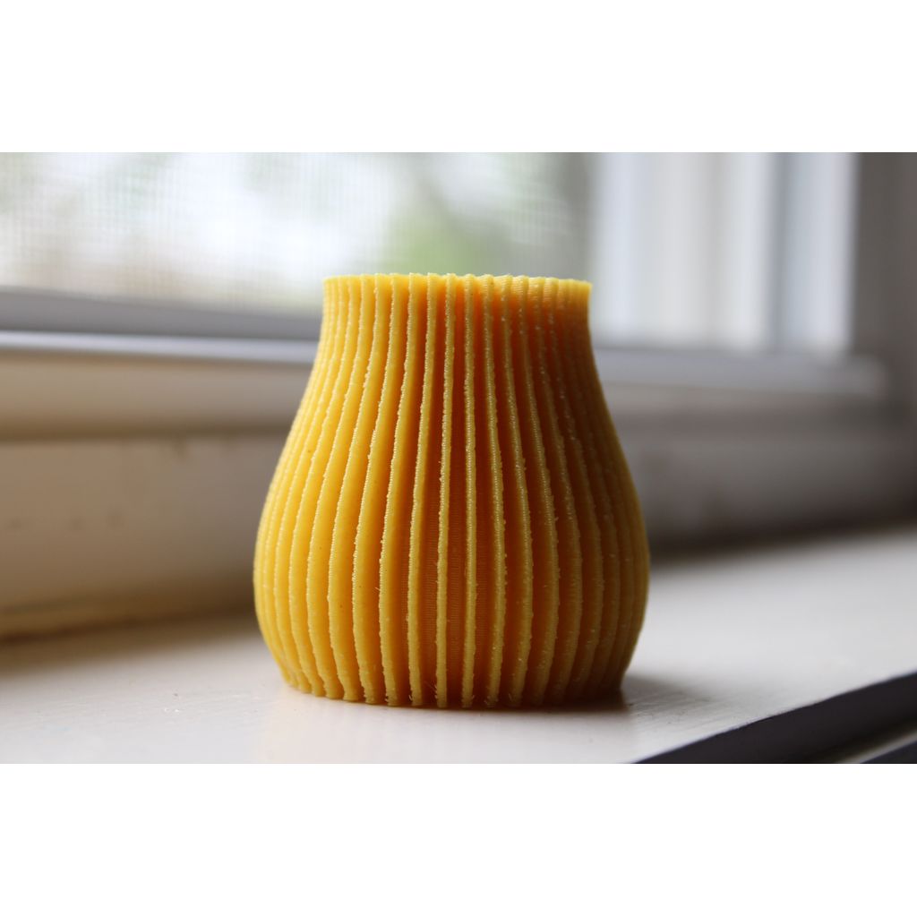 Vaso de mesa impresso em PLA com nervuras