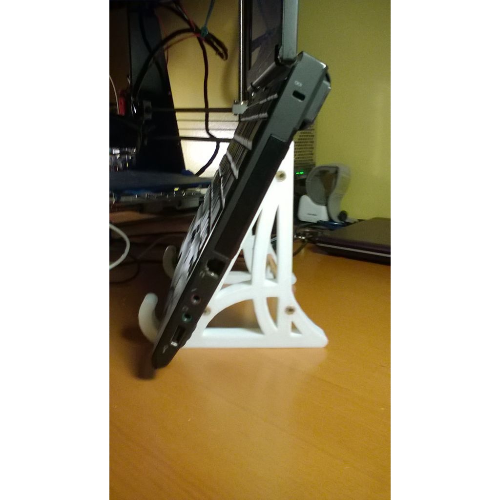 Mais um suporte para laptop
