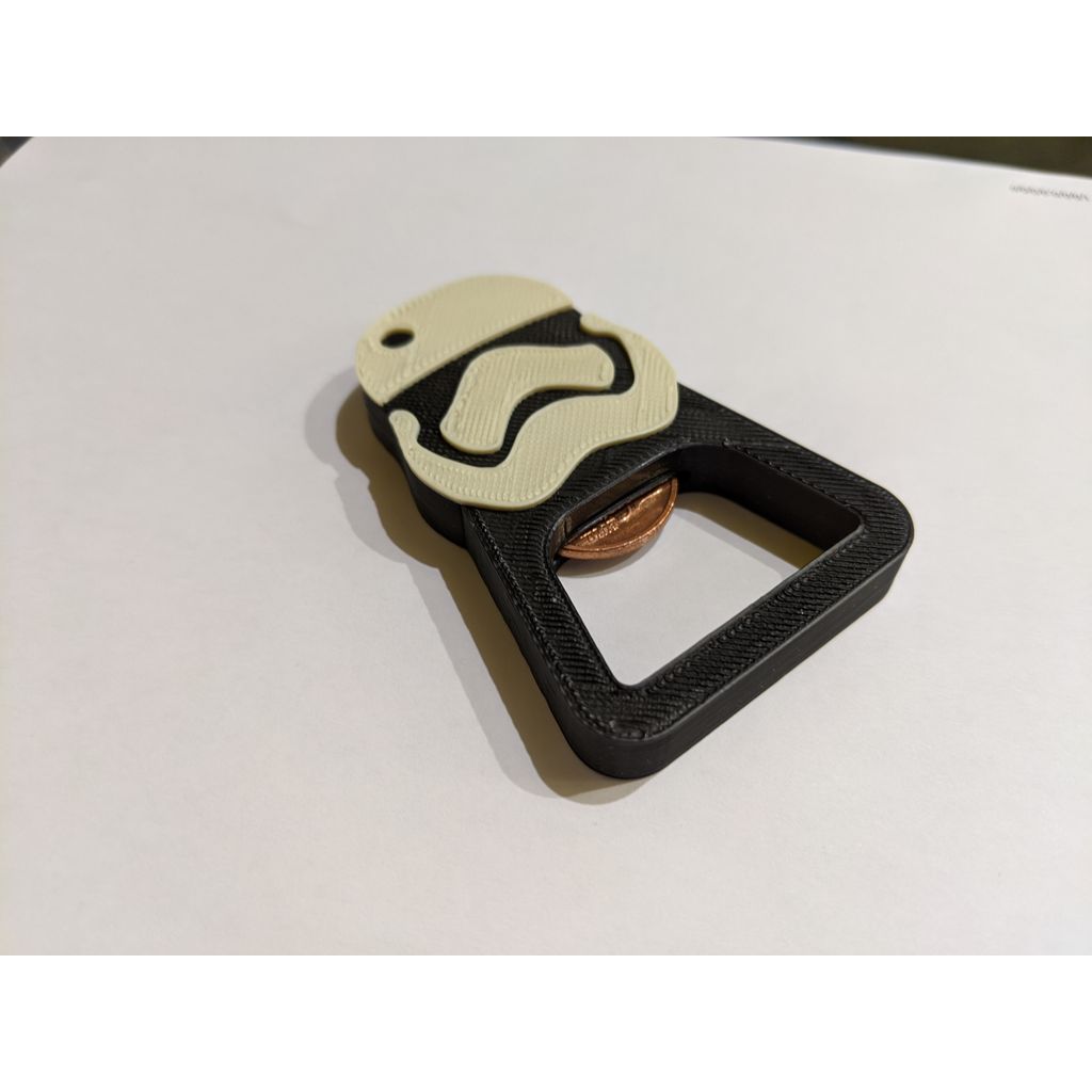 Abridor de garrafas Stormtrooper com furos para ímãs