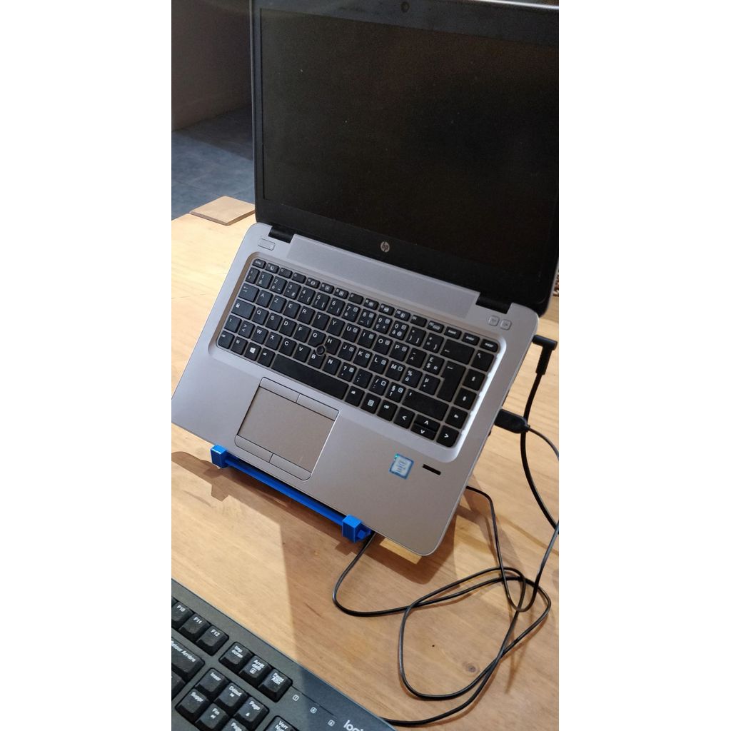 Suporte vertical para laptop de 14'' / 15''