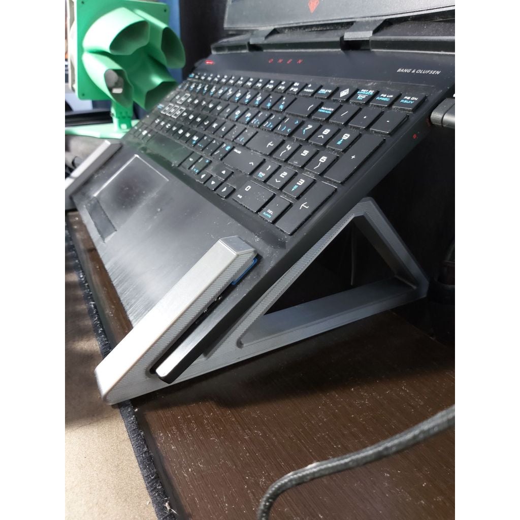 (Thicc Edition) Suporte para laptop personalizado