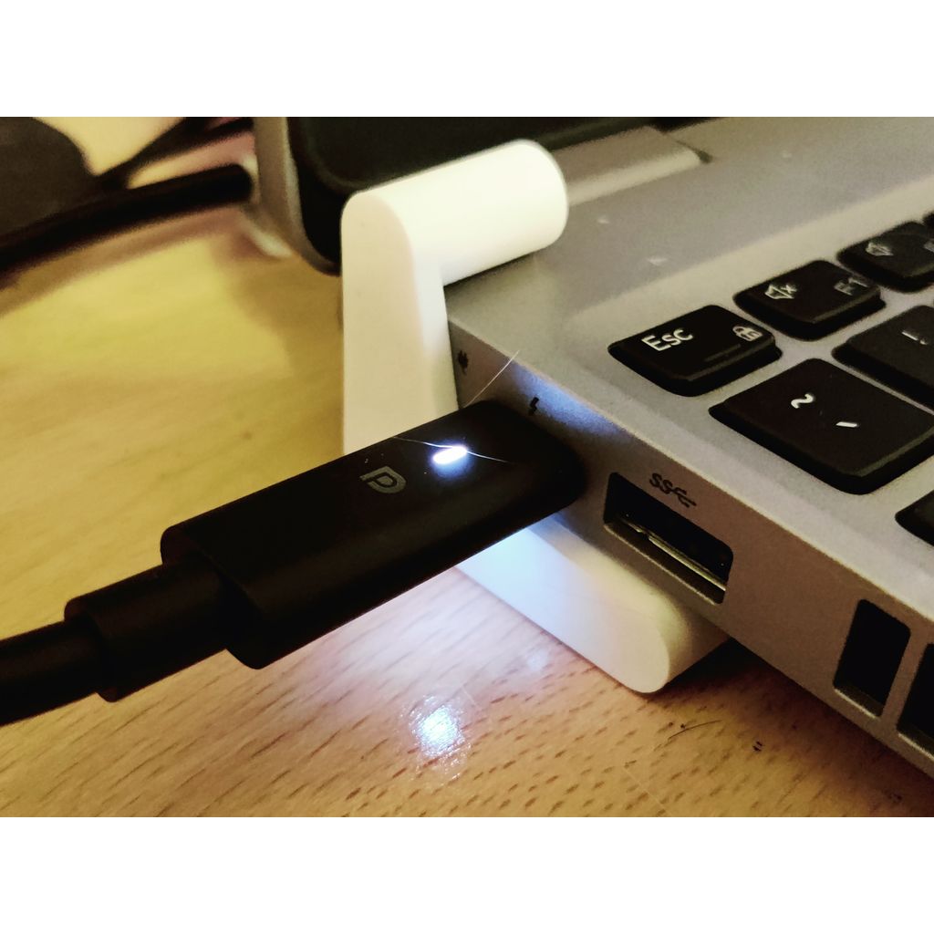 Suporte para laptop com pés chatos