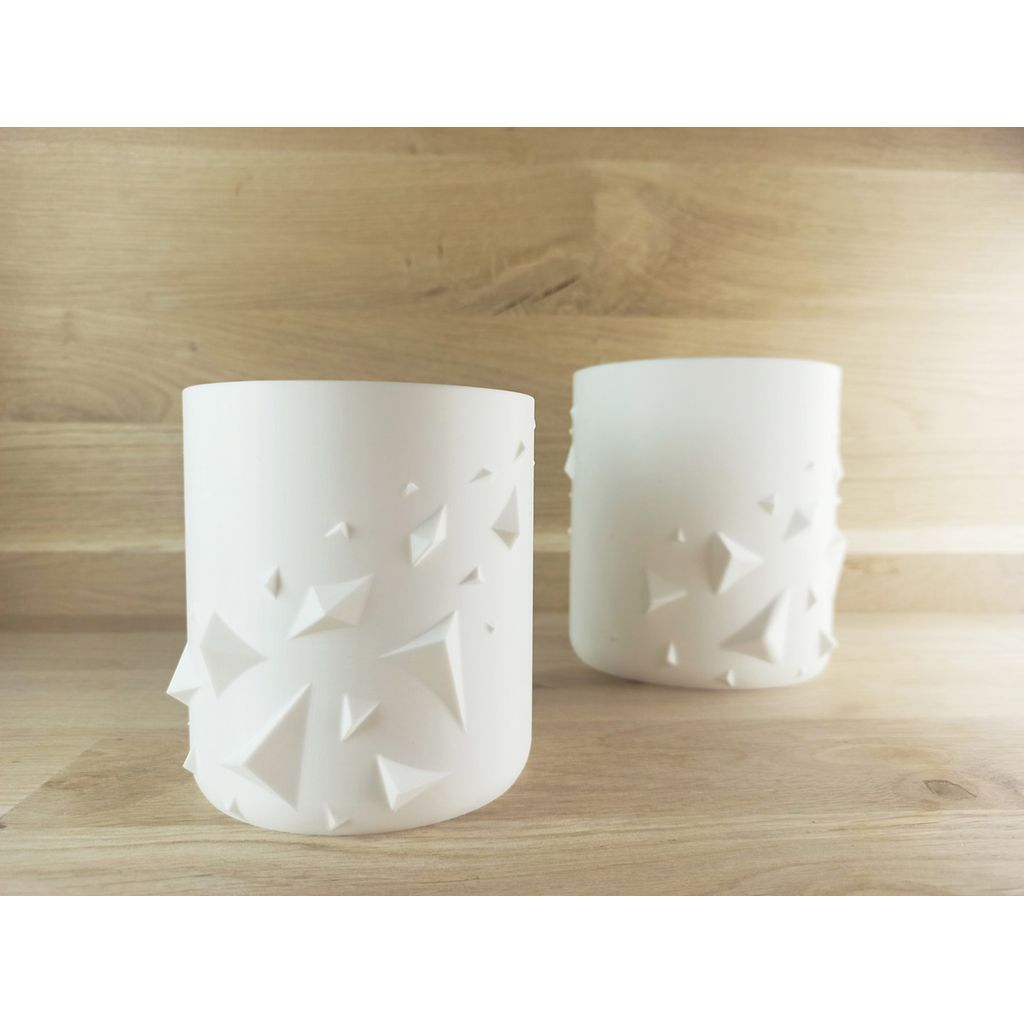 Vaso impresso 3D com fragmentos piramidais