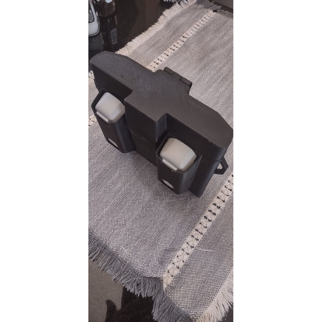 Estojo de viagem DJI Neo com suporte de bateria integrado e presilha para cinto.
