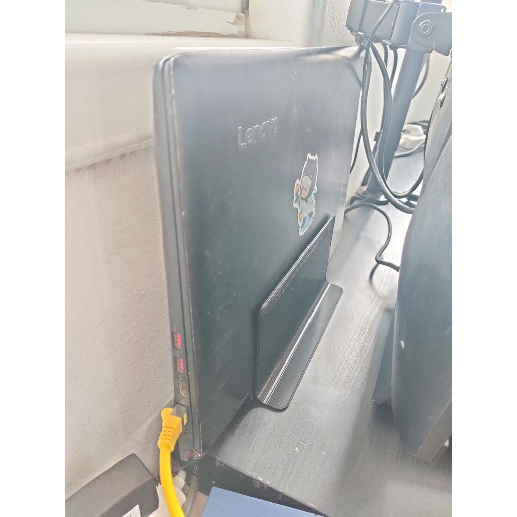 Suporte vertical fechado para notebook em PLA