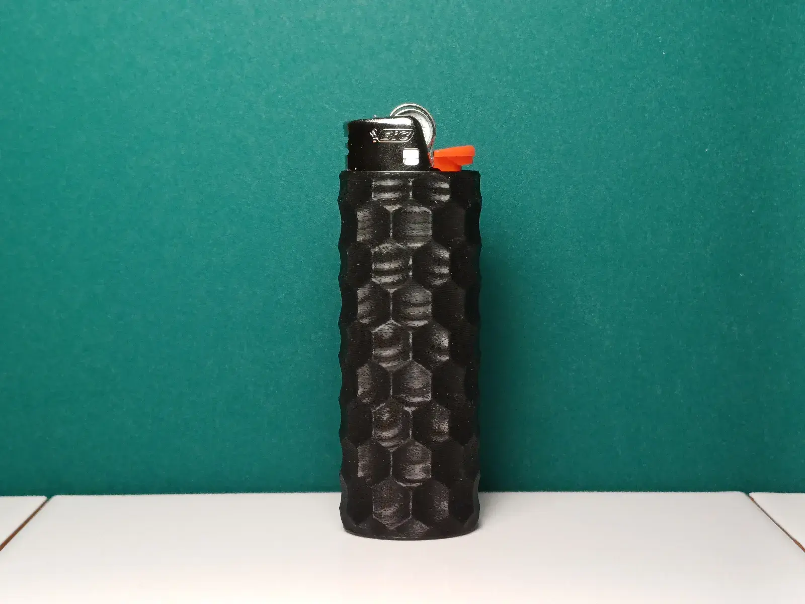 Capa em PLA para isqueiro BIC padrão colmeia